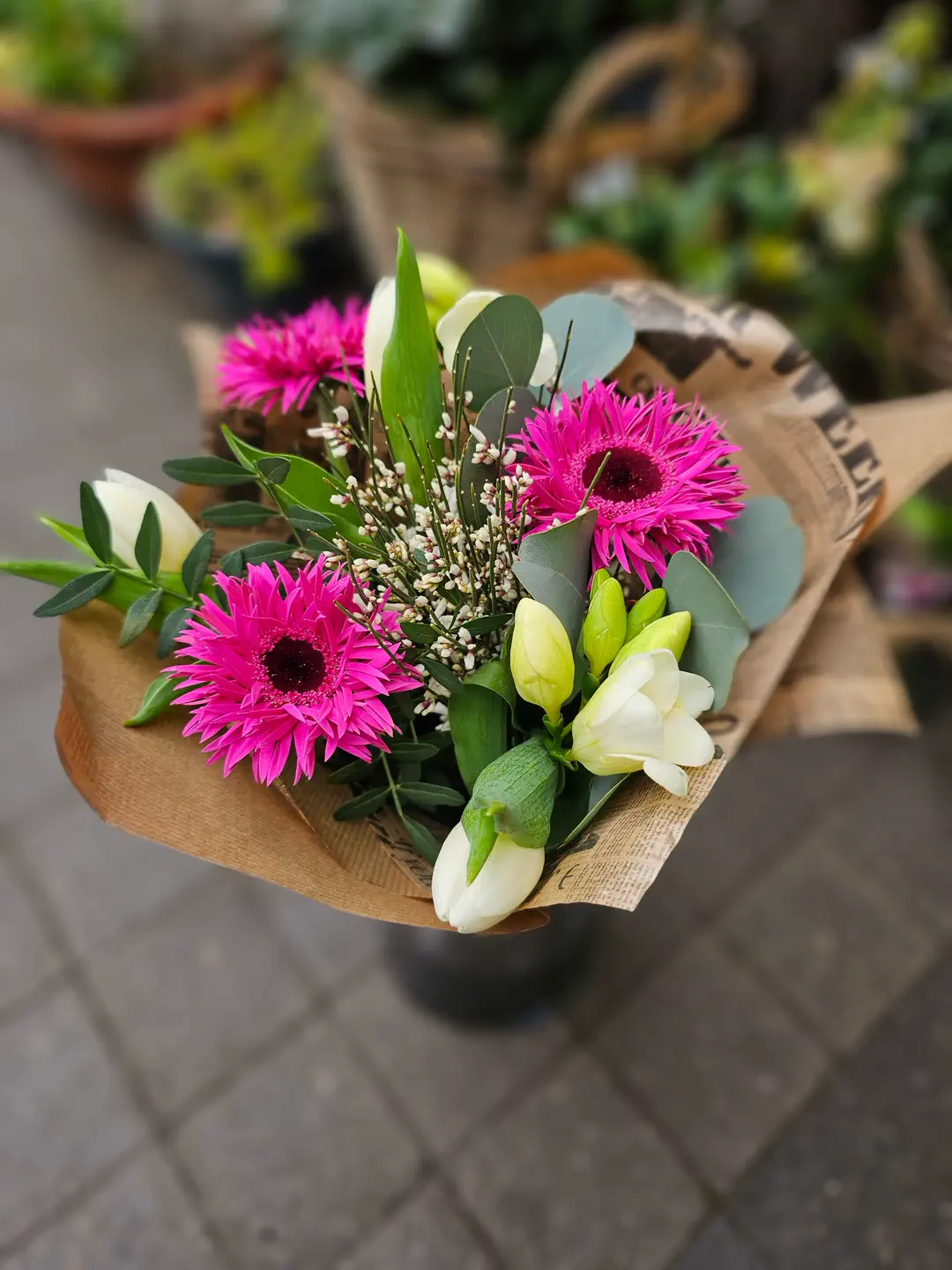 Kytica s ružovými gerberami a ľaliami